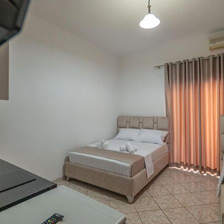 Hotel Vila Vilson Sarandë Exterior foto